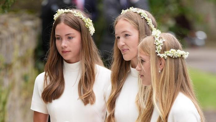 Královská rodina přivítala novou princeznu. Lidé mohou na 13leté dívce oči nechat