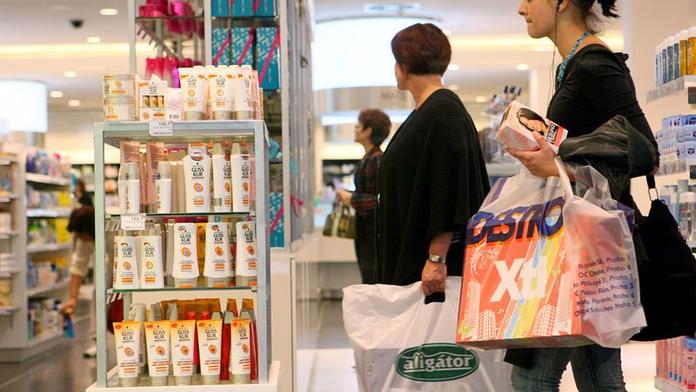Zloděj ukradl z drogerie holicí strojky za více než 10 tisíc korun