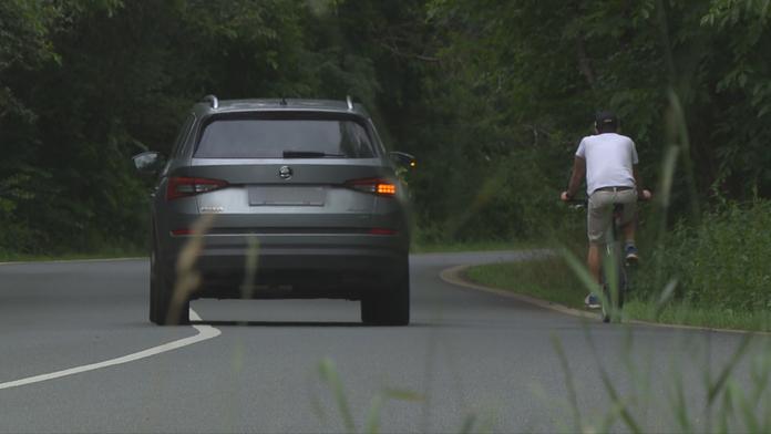 Absurditou roku je boční odstup při předjíždění cyklisty. Souhlasíte?