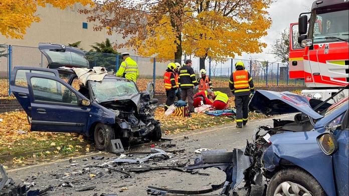 Vážná nehoda na Bruntálsku. Dva kriticky zraněné uvedli do umělého spánku