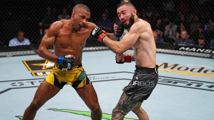 Nejbizarnější KO v UFC? Barboza nechápe, jak soupeře ukončil