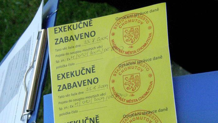 Hrozí vám exekuce a bojujete s úřady? U dluhů starších tři roky můžete vyhrát. Jak na to?