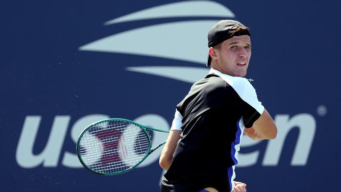 Menšík předvedl další český comeback. Muchová vyřadila bývalou jedničku