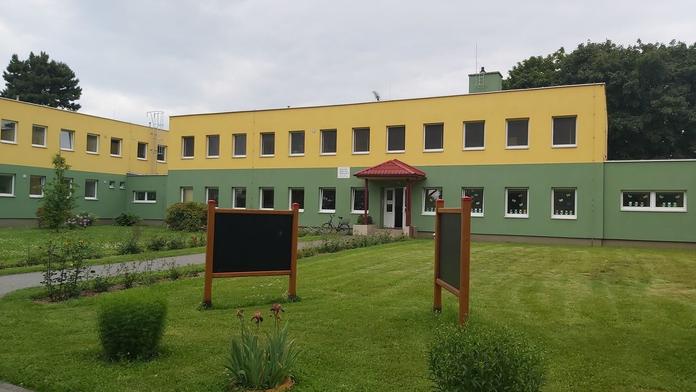 Anonym vyhrožoval, že vyhodí do povětří školku. Utéct muselo 30 dětí