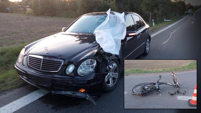 FOTO: Cyklistu srazil u Chrudimi zfetovaný mladík v mercedesu!