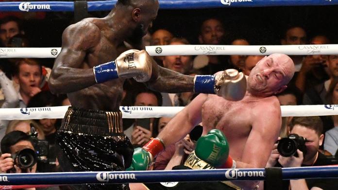 Diváci se radovali z knockoutu, Fury ale vstal z mrtvých