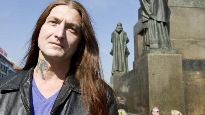 Do Česka se vrátil zeť herečky Dvorské Parsifal i s celou rodinou. Chce práci!