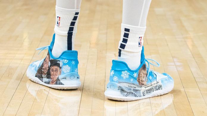Sám doma na palubovce. Tenisky NBA hráče se staly hitem