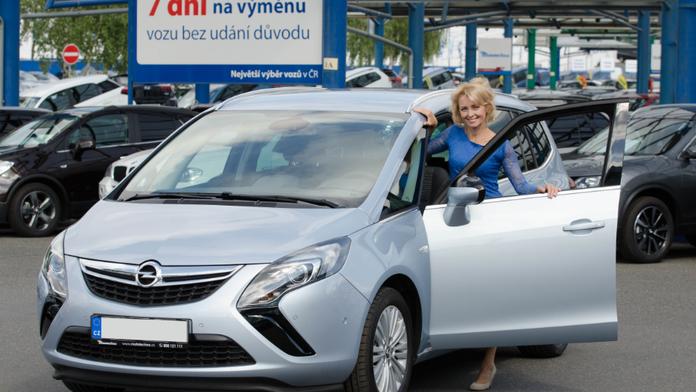 Letošní nákupy aut na dovolenou jsou ve znamení velkých aut