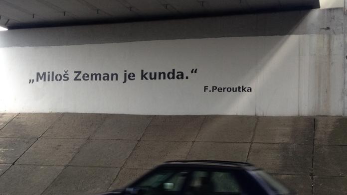 Útok na Zemana: Vulgární nápis v Brně podepsal autor jako Peroutka