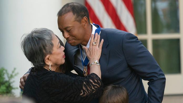 Zlomený Tiger Woods. Golfové legendě zemřela milovaná maminka