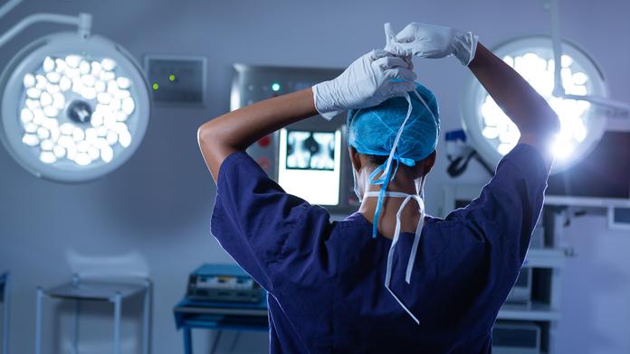 Doktor na operačním sále