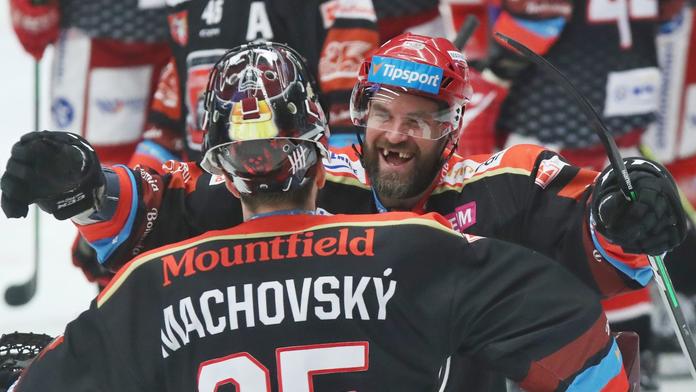 Nejdelší sérii českého hokeje ovládl Hradec. Rozhodovalo opět prodloužení