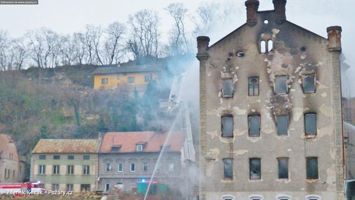 Poplach III. stupně: Starý mlýn zachvátil obrovský požár!