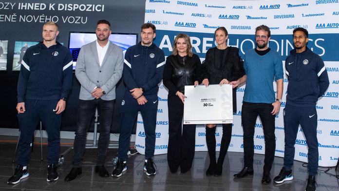AAA AUTO, které už za pár týdnů začne slavit 30 let, představilo kalendář plný hvězd