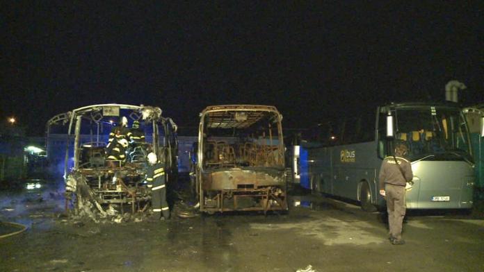 Autobusy v Olomouci, zřejmě někdo zapálil úmyslně. Šlo o konkurenční boj?