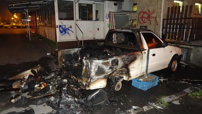 V pražské Michli řádí žhář. Hořelo auto, motorka i kontejner