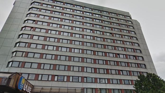 Velká láska totálně zdemolovala hotelový pokoj v Pardubicích!
