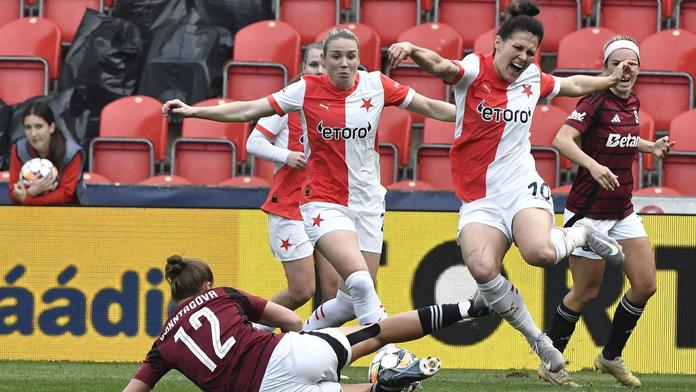 Ženy Slavie zdemolovaly Spartu a mají double, hattrickem zazářila Svitková