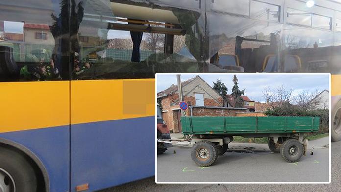Autobus s dětmi boural! Ve škole jich záchranáři ošetřili třináct!