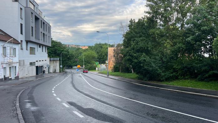 Praha namalovala nové cyklopruhy. Jsou širší než ty pro auta