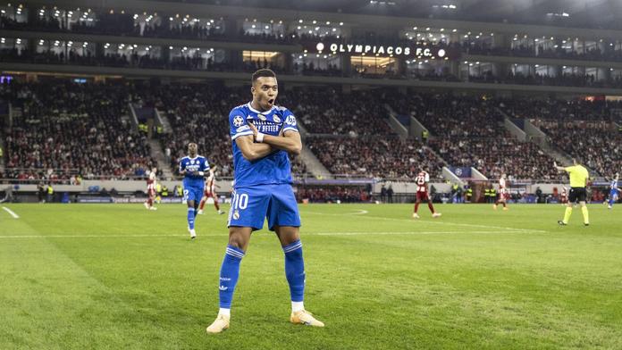 Čtyři góly, hattrick pod sedm minut. Mbappé zářil a zastal se kouče: Musíme ho chránit