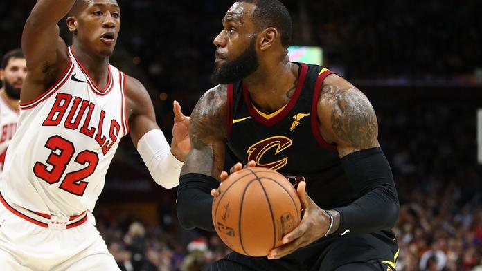 Cleveland ukončil vítěznou sérii Chicaga, LeBron si připsal 34 bodů