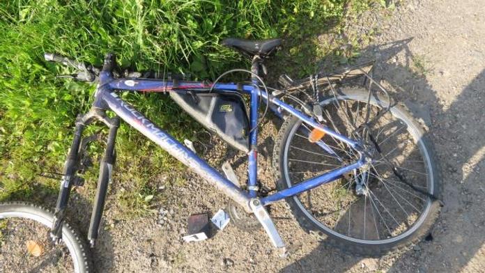 Opilý řidič srazil cyklistu bez přilby! Cyklista teď leží v kritickém stavu v nemocnici!