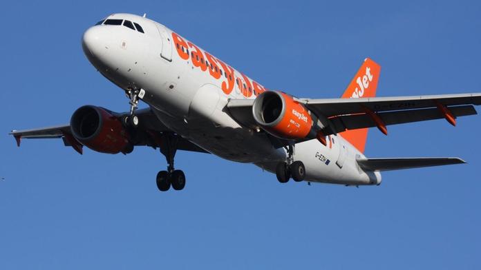 Po příletu do Británie musí všichni do karantény. Aerolinky se chtějí soudit