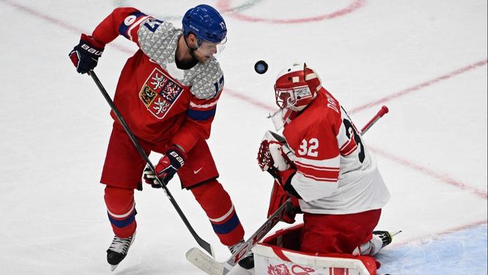 Čeští hokejisté se trápili při střelbě, úvodní duel s Dány končí blamáží