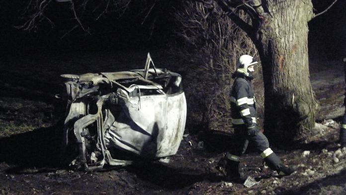 Vytlačil mladíka (†18) ze silnice, ten zemřel po nárazu do stromu