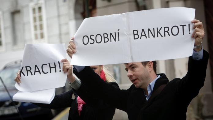 FINANČNÍ RÁDCE: Máte dluhy? Poradíme vám, jak se jich zbavit. Úplně všech!