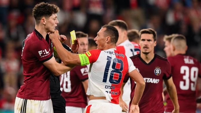 Chorý vyvázne bez trestu. Sparta a Slavia dostaly statisícové pokuty
