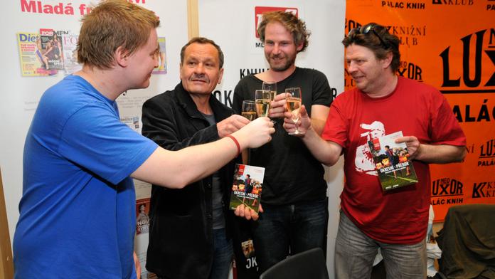 Okresní přebor pokřtil svou knihu! Brzy přijde i filmová premiéra