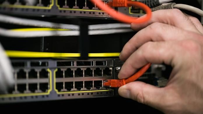 Chceš být zelený, nechoď na internet: Nesmazané maily energii přímo hltají!
