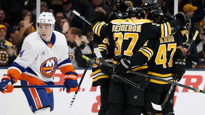 Pastrňák opět pálil a Boston porazil Islanders. Hvězdou byl McAvoy
