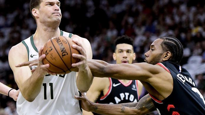 Milwaukee začalo finále konference výhrou! Bucks táhl Lopez