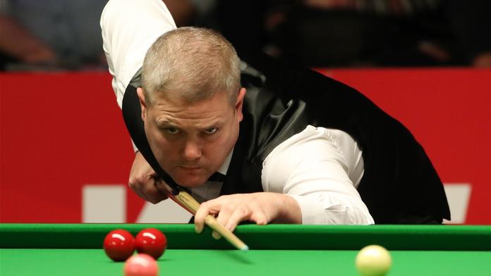 Zlomil si žebro, nadával a pumpovali mu žaludek. Hráč snookeru má průšvih