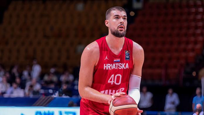 Hráči NBA se po kvalifikaci na OH poprali. Z baru je vyvedla ochranka