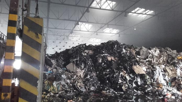 V třídírně shořely stroje a odpadky za 80 milionů korun