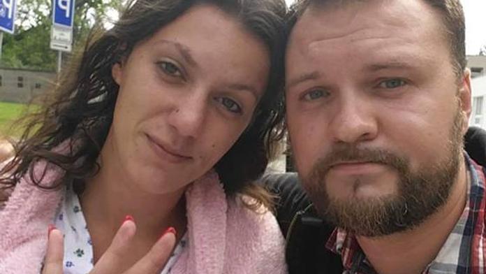 "Je na tom líp, pořád mi ale brečí," popsal přítel zmlácené herečky
