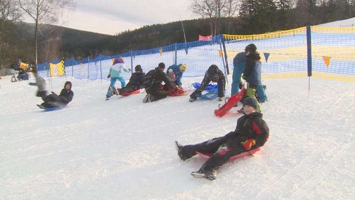 Sáňkování skončilo tragicky, 12letý chlapec zemřel po ráně do hlavy