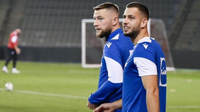 Obránci Milan Škriniar a Dávid Hancko (vpravo)