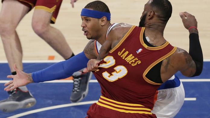 Trojice "Kavalírů" zničila Knicks. Basketbal vyučoval i Houston