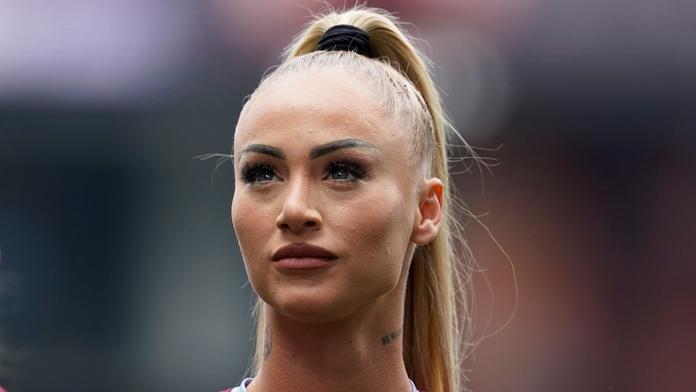 Dvojitý přestup zpečetěn. Juventus koupil fotbalistu i s jeho přítelkyní