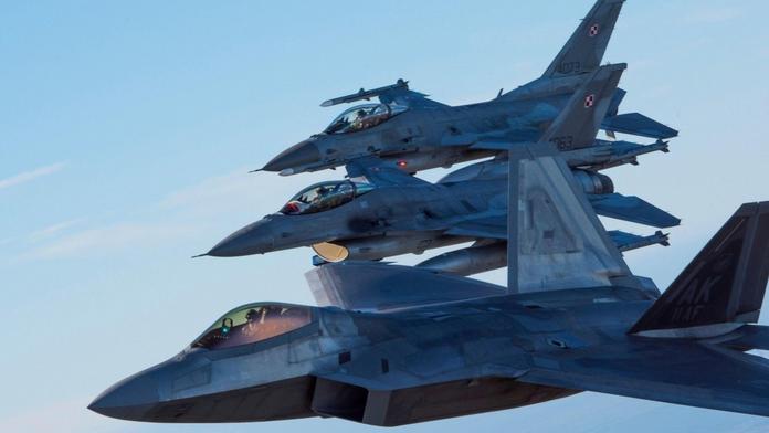 Polské stíhačky F16