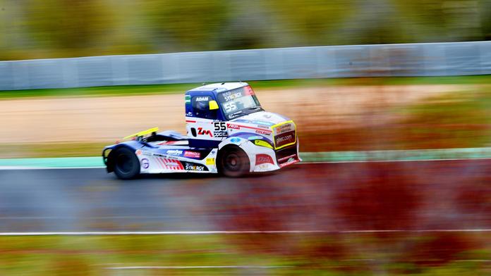 Závody tahačů se vrací na Slovensko. Sledovat je můžete opět živě