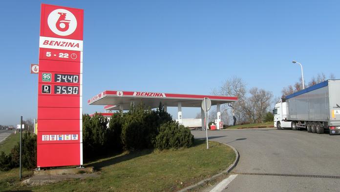 Odboráři si zařídili slevy, ušetří za vlak i benzín