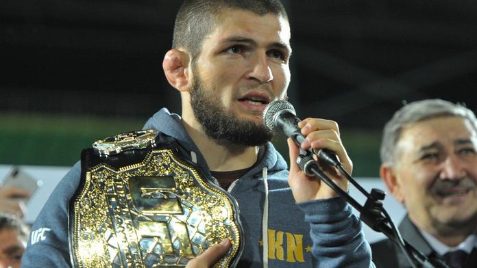 Khabib vyhrožuje UFC: Jestli vyrazíte mé kamarády, tak končím!