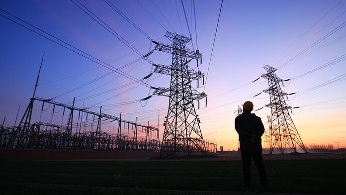 ERÚ zveřejnil regulované ceny energií pro rok 2023. Podívejte se, kde si připlatíte